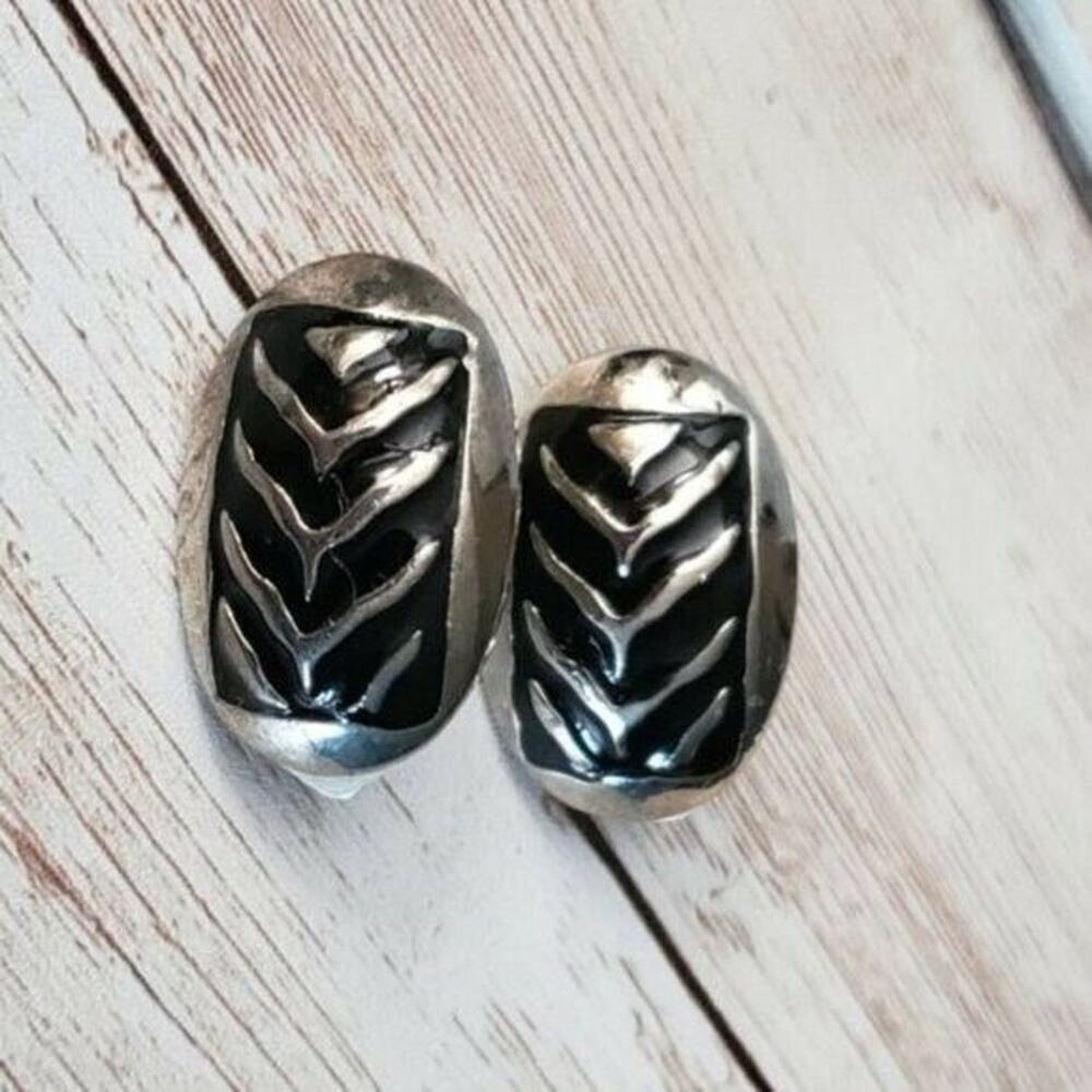 Vintage Clip On Earrings Black & Silver Tone Rectangle in Oval